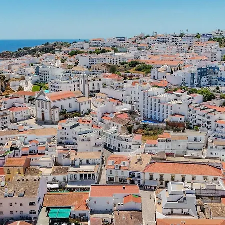 Downtown F - 150m From The