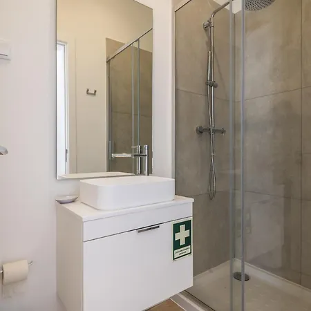 Downtown F - 150m From The